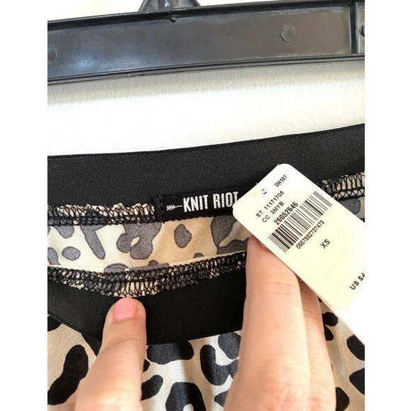 Victoria’s Secret x Knit Riot ✦ Satin Leopard Skirt ✦ Elastic Waist Mini XS NWT - Picture 9 of 13